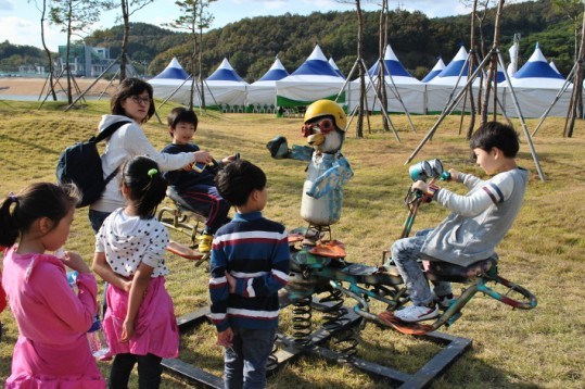 강·사람·축제가 어우러져 한바탕 즐기다 