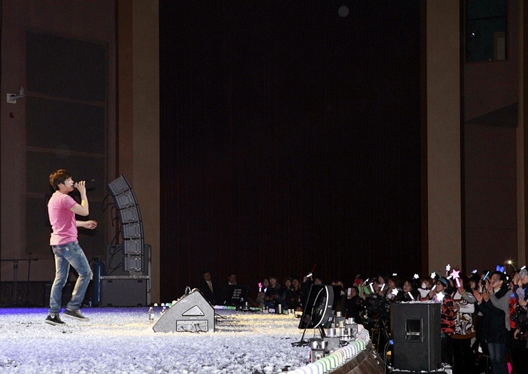 Fotos del concierto de Kim Jeong Hoon en Seoul 1358174B50C4778D2C8AAA
