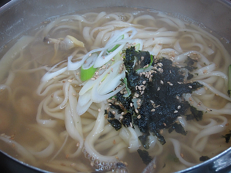 풍성한칼국수 이미지