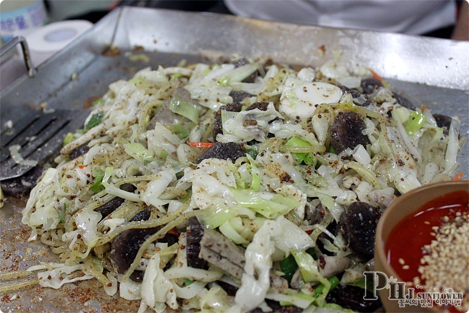 신림맛집-신림동의 명물인 순대타운 백순대와 순대곱창볶음의 맛.추억의 맛으로 기억하면 좋을듯-