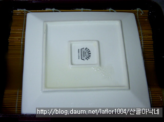 입에 불나는 매운 맛을 잠재워줄 시원한 오이지냉국!!~