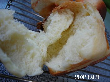 치즈가 쭈~욱 모짜렐라 치즈 빵