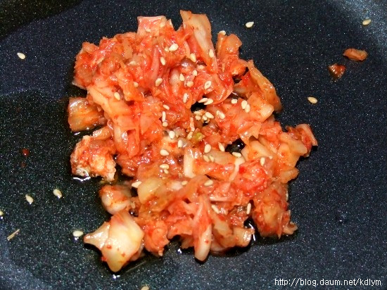 오독오독 씹히는 맛이 일품!!~.. 뚝배기 알밥