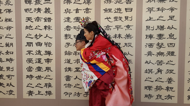 폐백(幣帛)올리면서 사진