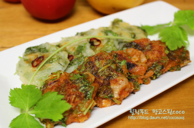 향긋하고 쫀득한... 참나물 감자 김치전~