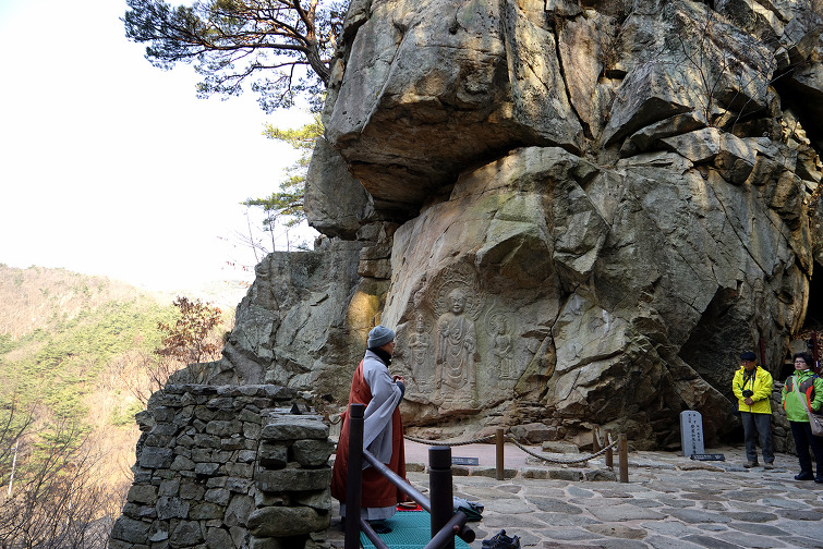 서산 용현리 마애여래삼존상
