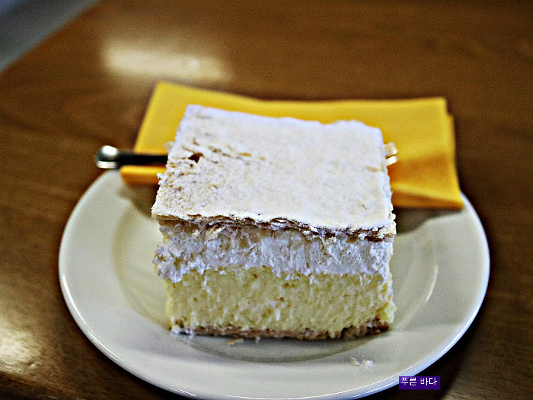 슬로베니아 블레드의 명물 크렘나 레지나 (크림 케이크)를 맛 보다
