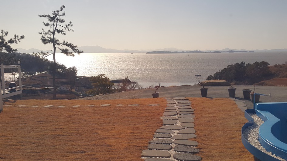 전망좋은곳에서 커피를 마실수있는 특권 여수 ( 산토리니) 커피숖 ,,,