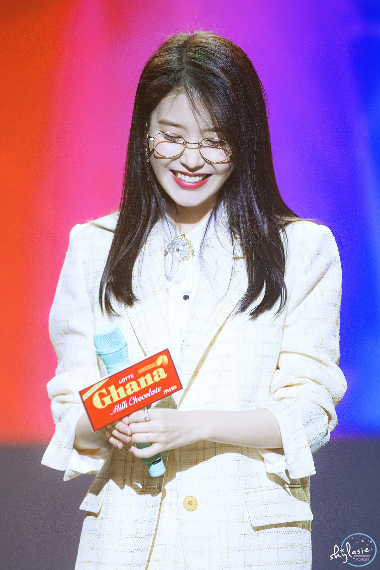 아이유 - 190302 가나 팬미팅