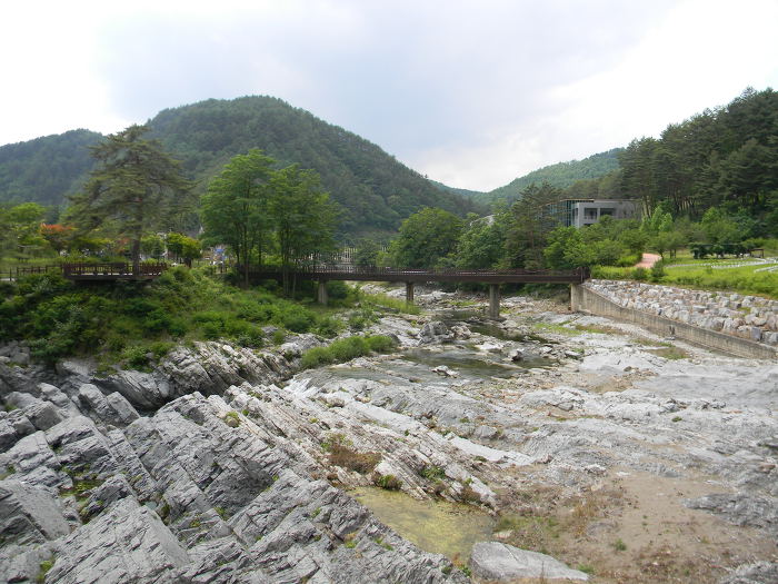 낙동강이 오랜 세월 빚은 대작품, 태백 구문소 (태백 구문소 전기고생대 지층 및 하식지형)
