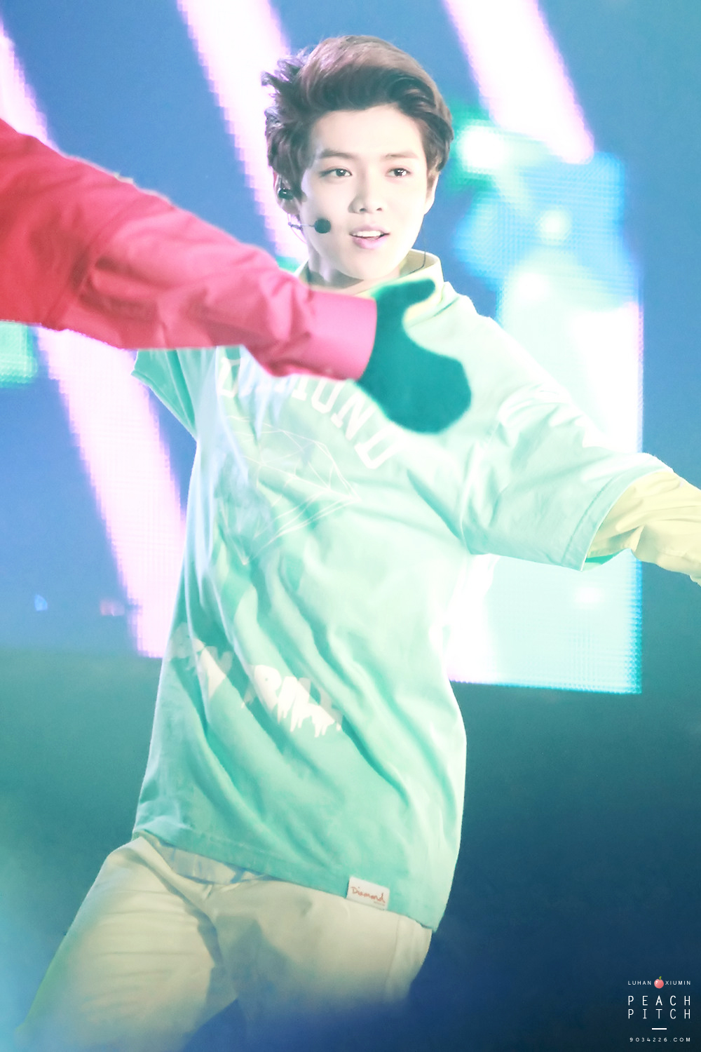 [FANTAKEN] 131224 SMTOWN WEEK "Christmas Wonderland" [73P] 2335403752B9D96E1A5992